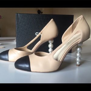 BRAND NEW IN BOX Chanel nude/black pearl heel pump